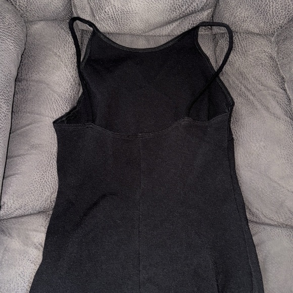 Tight fit Lulus dress - Picture 2 of 3